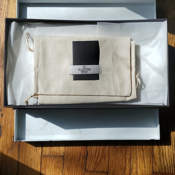 Valentino Slides - Picture 4 of 7